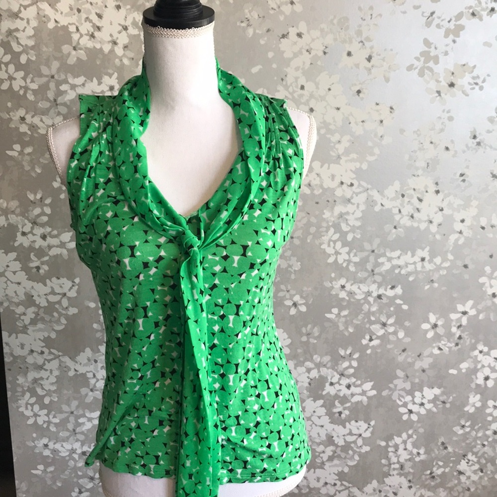Gorgeous green sleeveless top
